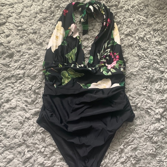 CUPSHE swimsuit - Picture 2 of 4